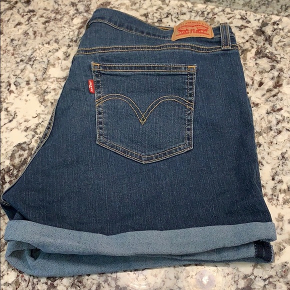 Levi's Pants - Levi’s 3” shorts with lots of stretch